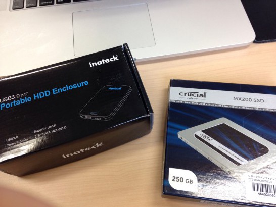 CrucialのSSD(CT250MX200SSD1)をMacBookでスピードテスト